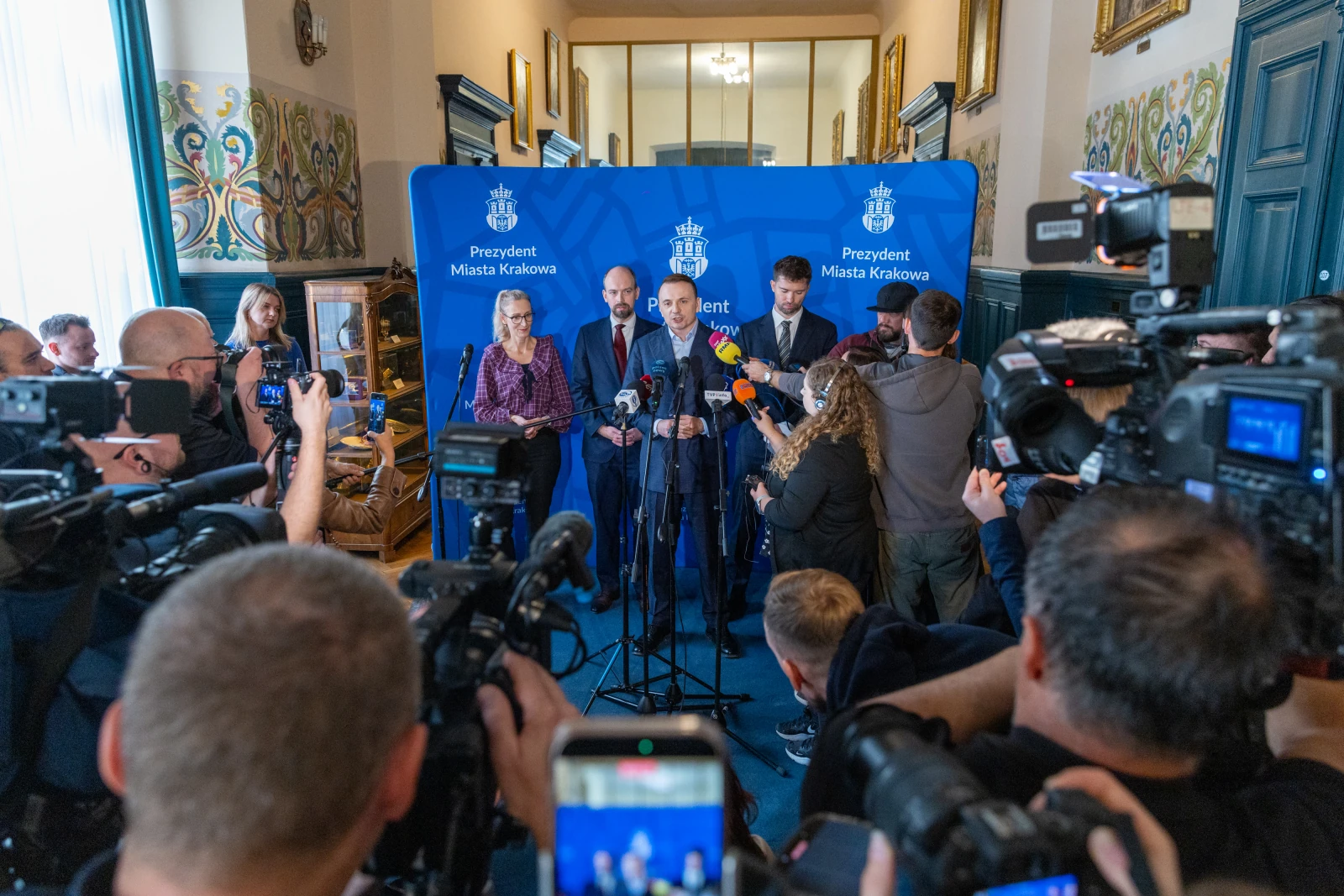 Oszczędny jak Gibała. Czy prezydent będzie zarabiał 3300 na rękę?!
