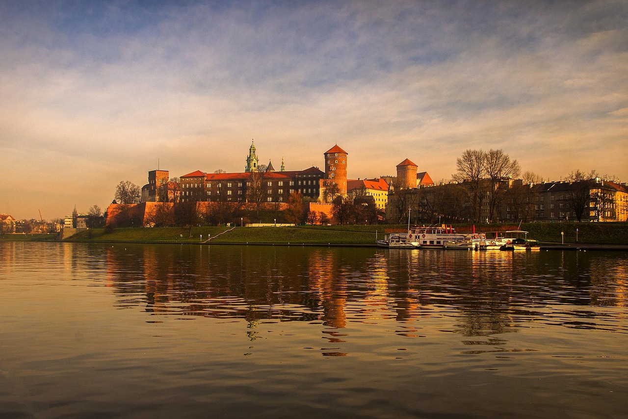 Wisła – cichy grabarz Krakowa. Wiemy, ile ciał wyławiają nurkowie