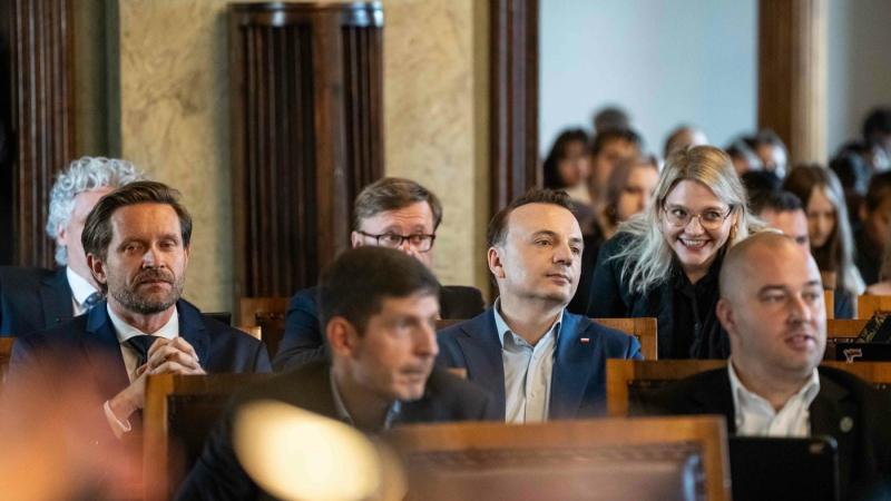 O jeden most za daleko.