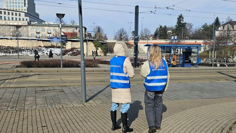 Poszedłem podpisać się pod referendum. Oto kulisy ulicznej akcji