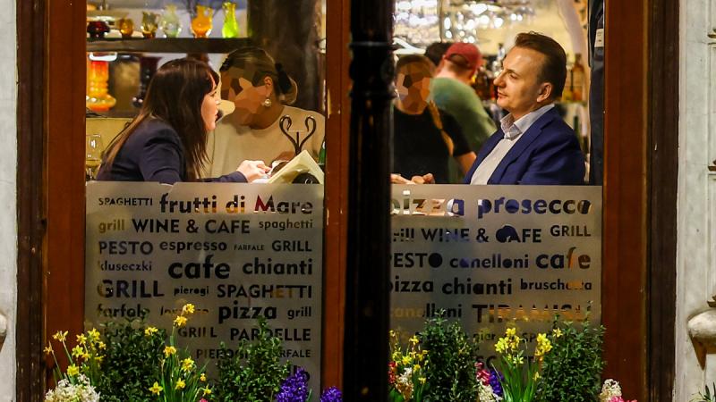 Kulisy brudnej gry. Gibała i człowiek Terleckiego razem przy stole