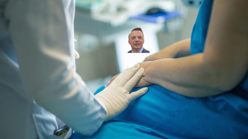 Gibała obiecuje nieśmiertelność i truskawkowe cukierki na raka. Wystarczy Karta Krakowska!