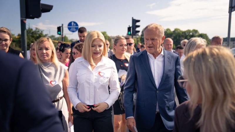 Tusk nagle pojawił się w Krakowie i zapowiedział wagon z pieniędzmi. „Ona jak się uprze...”