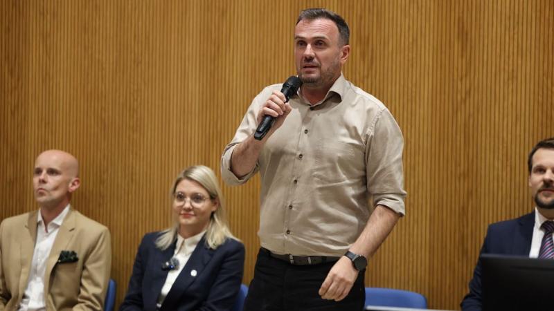 Zbrodnia doskonała przy stoliku z podpisami. Jak wyciąć kandydata i nie zostawić śladów