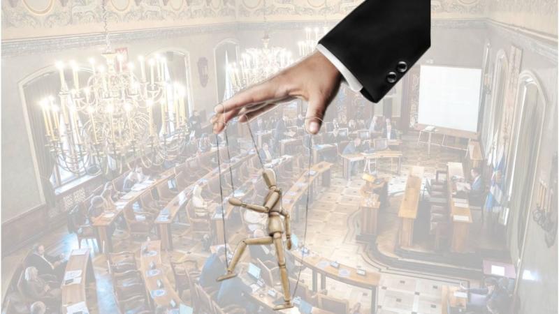 Radni jak dzieci… czy raczej jak kukiełki?