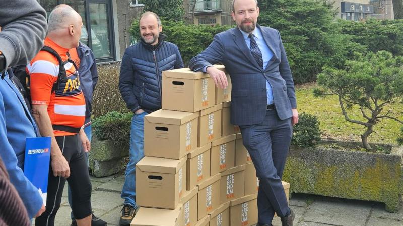 Kto stoi za akcją referendalną i ile naprawdę kosztuje? [WYWIAD]