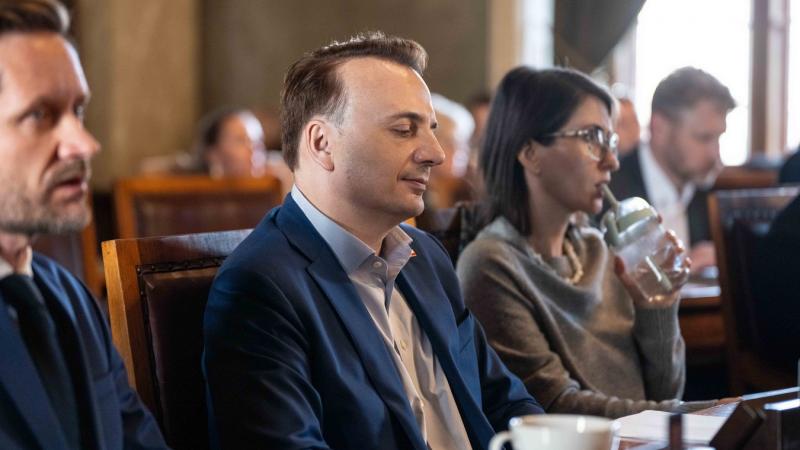 Gibała albo KŁAMIE albo nie umie liczyć do 10. Wybierzcie sobie