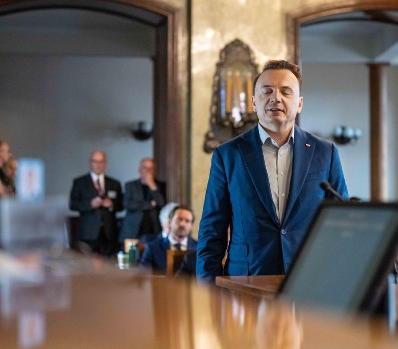 Referendalna desperacja. Gibała otwiera drzwi dla