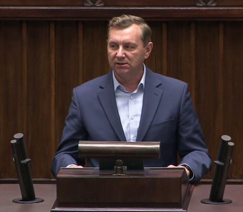 Komarewicz nie jest tchórzem! Jest po prostu cynicznym graczem, a to zupełnie inna liga