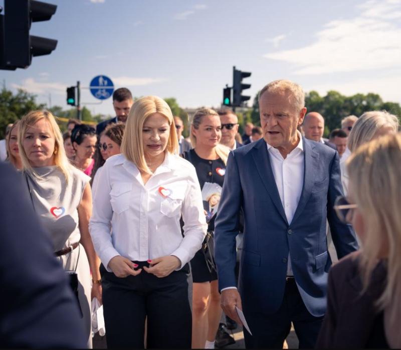 Tusk nagle pojawił się w Krakowie i zapowiedział wagon z pieniędzmi. „Ona jak się uprze...”