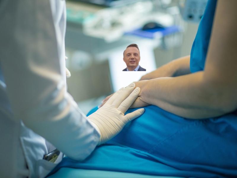Gibała obiecuje nieśmiertelność i truskawkowe cukierki na raka. Wystarczy Karta Krakowska!
