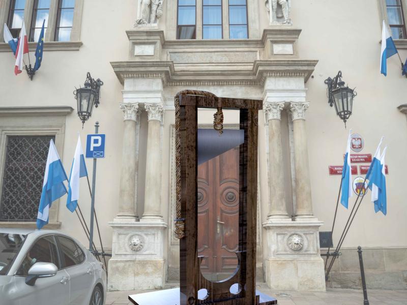 Gilotyna poszła w ruch! Gibała bezlitośnie ścina głowy, ale styl budzi obrzydzenie