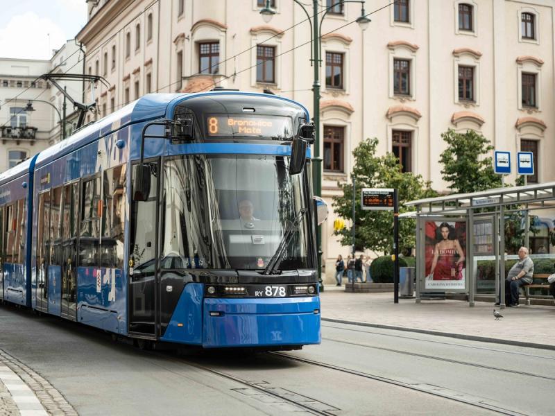 To już pewne! 365 zł za ROCZNY bilet na komunikację miejską. Piątkowska porozumiała się z Kracikiem