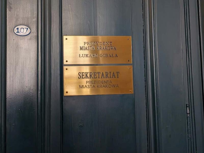 Tajemnicze spotkanie w gabinecie nowego prezydenta! Gibała i Piątkowska przy jednym stole